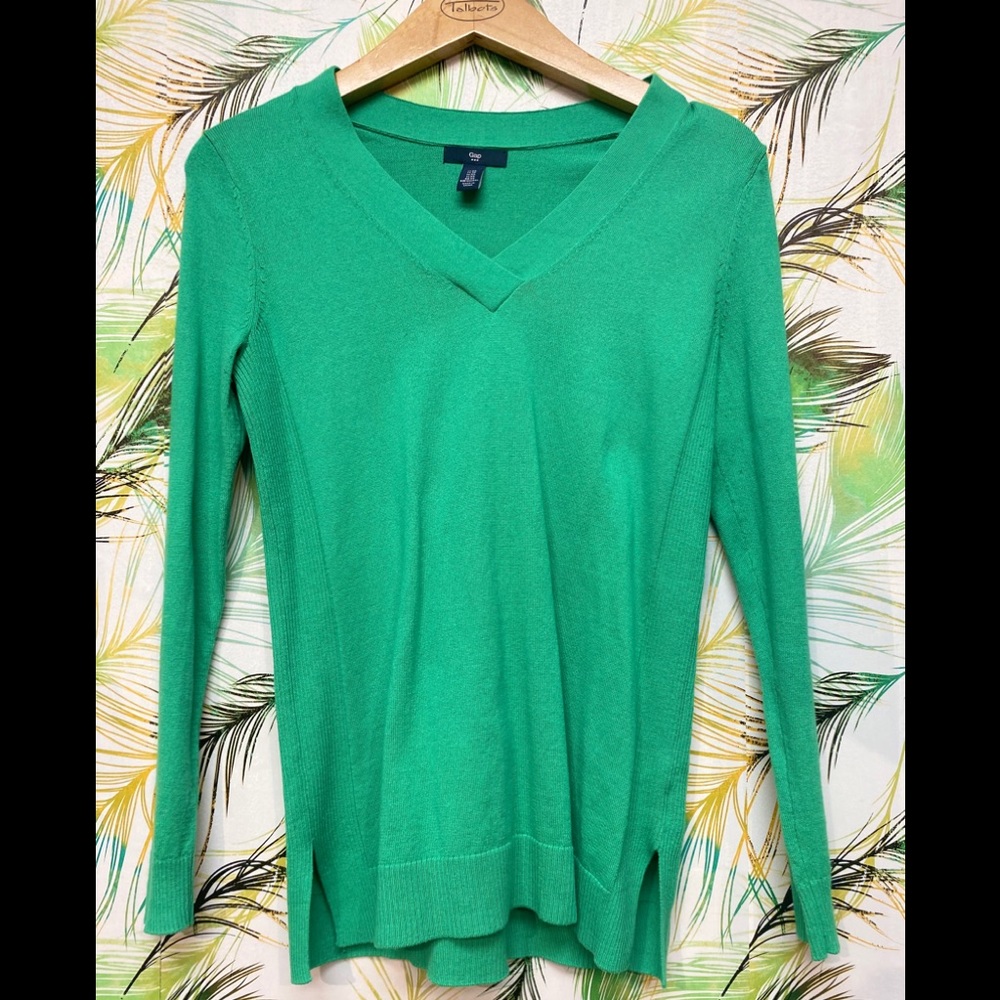 Gap Sweater in green.